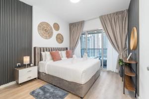 Free housekeeping visits during your stay - StayShort - Modern 1BR Gem in Marina with City Views