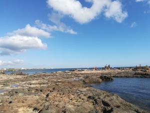 Holiday & House - Imparato Carini Costa Verde - Appartamento con ampio balcone vista mare - porzione di Villa Residenziale a pochi passi dal mare