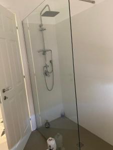 Holiday & House - Imparato Carini Costa Verde - Appartamento con ampio balcone vista mare - porzione di Villa Residenziale a pochi passi dal mare