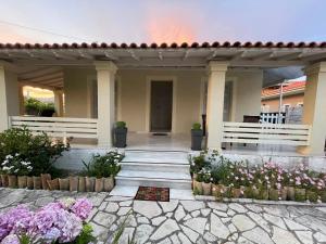 Dadas Cottage