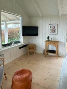 Charming Holiday Home With Sea View In Hejlsminde