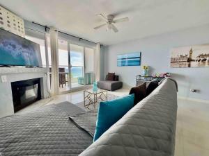 Oceanfront Rosarito Balcony Beach & Amazing Sunsets