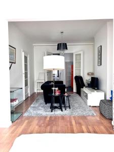 Lovely & Chic Haven in the Heart close to center for 2 with balcony