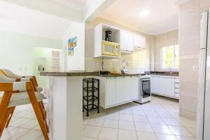 1046 - Praia de Bombinhas locação de temporada - Residencial Solar das Bromélias Apto 121