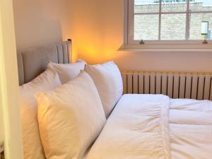 Stunning New 3-bedroom 3-bathroom Fully Furnished Duplex near Camden Town and Emirates Stadium