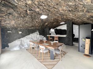 Luxury Family Villa with Private Pool, Jacuzzi & Sauna