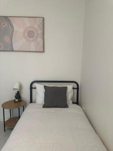 Convenient Single Stay in Heart of Cabramatta - Shared Bathroom and Kitchen