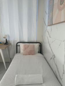 Convenient Single Stay in Heart of Cabramatta - Shared Bathroom and Kitchen