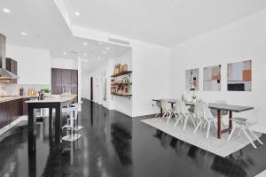 Waverly Lane by Rove Travel 3 BR Chelsea Apt