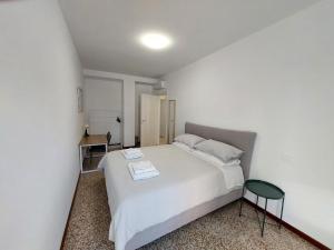 olihome - big house 5 room - linea S1 e S3 10 minuti da rho-fiera