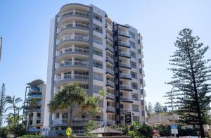 Seaside Getaway Large Private Courtyard - Parking