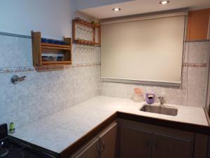 Casa con extenso parque en barrio Las Dalias