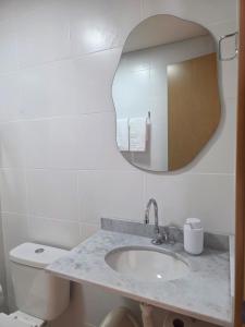 Modern apartment, parking space, Wifi, central, near HCAA