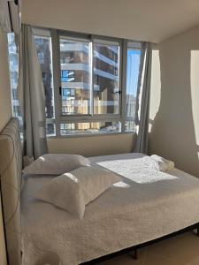 Modern apartment, parking space, Wifi, central, near HCAA