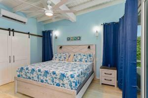 Villa Casa Familia with private pool - 5 min walk to West Bay beach