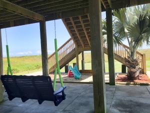 Cupcake By The Ocean - Beachfront Stunner