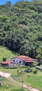 Charmosa Casa em Sítio na Serra do Mar