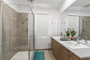 Chic New BBQ Bright Aircon WiFi Laundry Airport