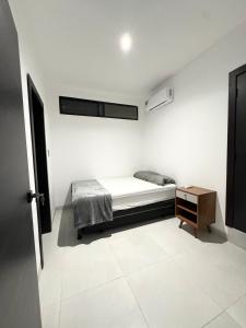 Modern Family Apartment near to the Airport