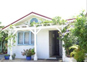 Four bedroom Villa, Sunset Crest, 30ft Private pool and tropical gardens