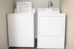 Comfy 2BR-1 Retreat in an ideal location