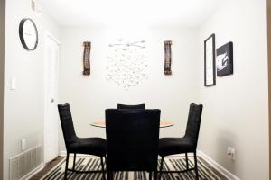 Comfy 2BR-1 Retreat in an ideal location