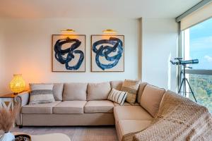 Skyline Serenity City Views, Pool, Hot Tub & Gym