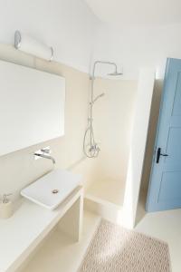 Villa Loretta with pool, jacuzzi and garden