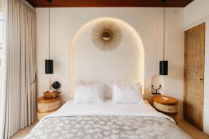 Jazmo - 4BR Villa with Pool Side Bar in Kerobokan