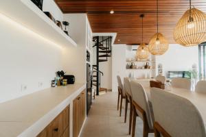 Jazmo - 4BR Villa with Pool Side Bar in Kerobokan