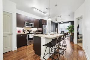 Lux 1B with Pool Near The Star, Legacy West & Toyota