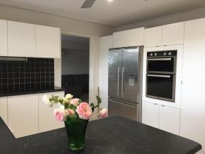 Bell View House -Fireplace- Base of Blue Mountains