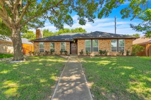 Edgewater Retreat Rowlett TX 4 bedrooms 2 bathrooms 2 car garage