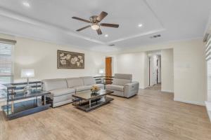 Edgewater Retreat Rowlett TX 4 bedrooms 2 bathrooms 2 car garage