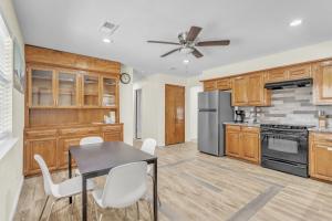 Edgewater Retreat Rowlett TX 4 bedrooms 2 bathrooms 2 car garage