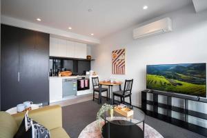 Modern Hawthorn 1BR Walk to Cafes & Transport