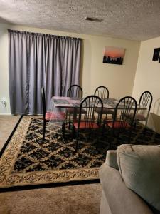 Tiny Cute Home 9 miles from Stone Mountain Park