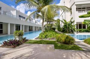 Garden View 1BR Condo & Pool NR Beaches & Dining