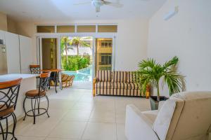 The Island Nook Barbados, Poolside Retreat by the Gap