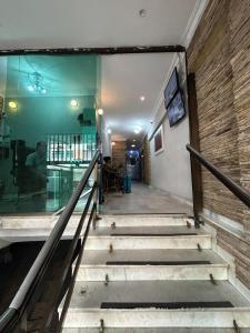 Steps from Copacabana Beach -300 meters from the beach - com vaga de garagem gratuita