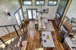 Dogwood Dell Cabin - Hot Tub - King Bed - Fire Pit- Family Friendly