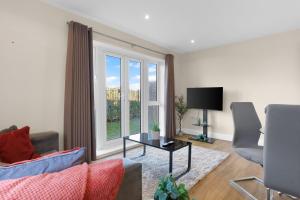 Heathrow Living Serviced Apt 01 by 360stays