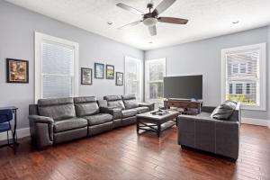 Spacious Home Fenced Yard Near Fountain Square Family Friendly