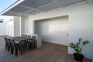 Apto 2 quartos a 140m da praia