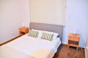 2 Executive Coastal Stay Modern 4BR Near the Shore