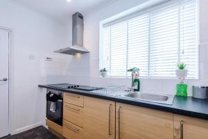 2BR House By Eason Stays Short Lets Wythenshawe