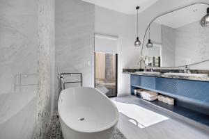 #Marbella Lane - Grand 5BR Oasis Villa Getaway