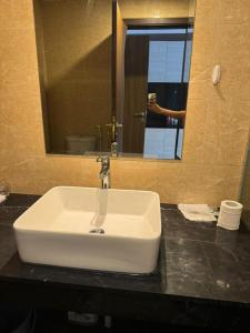 Aston Residence - Studio Apartment