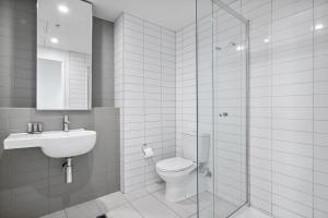 Stylish Two-Bed Retreat in Central Melbourne