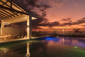 Alesea Baroro, La Union, Private Modern Villa with Pool, Jacuzzi, Beachfront View